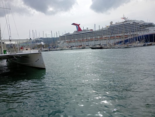 Más de 5.000 turistas procedentes de dos cruceros llenan el centro de Cartagena
