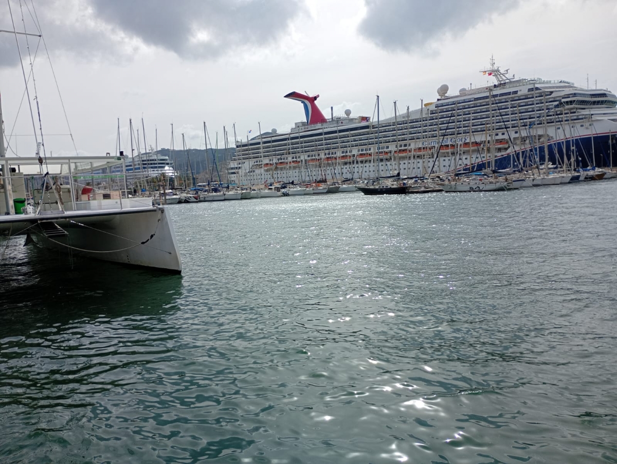 Mas de 5.000 turistas procedentes de dos cruceros llenan el centro de Cartagena