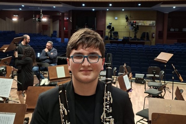 El conservatoria de música Mestre Tárrega celebra los logros de la joven promesa del clarinete Dídac Carpi