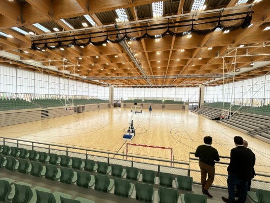 Últimos preparativos en Elche para la inauguración del nuevo pabellón Sara Marín y María Díez el 27 de marzo
