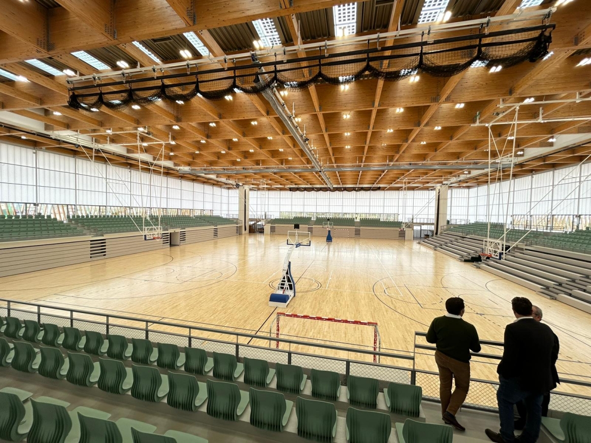 Últimos preparativos en Elche para la inauguración del nuevo pabellón Sara Marín y María Díez el 27 de marzo