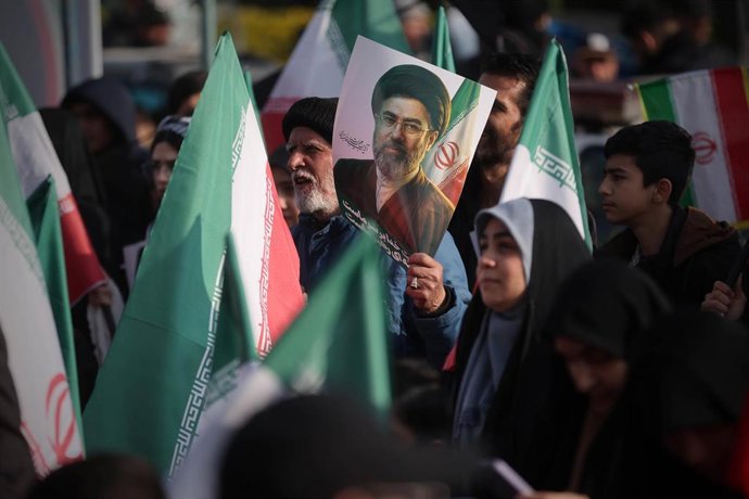 Una manifestación recorre el centro de València con el grito unánime de 
