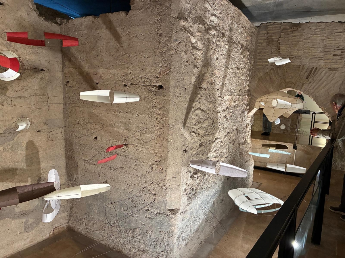 La Galeria del Tossal se submergix en la seua nova mostra 'Même la mère'