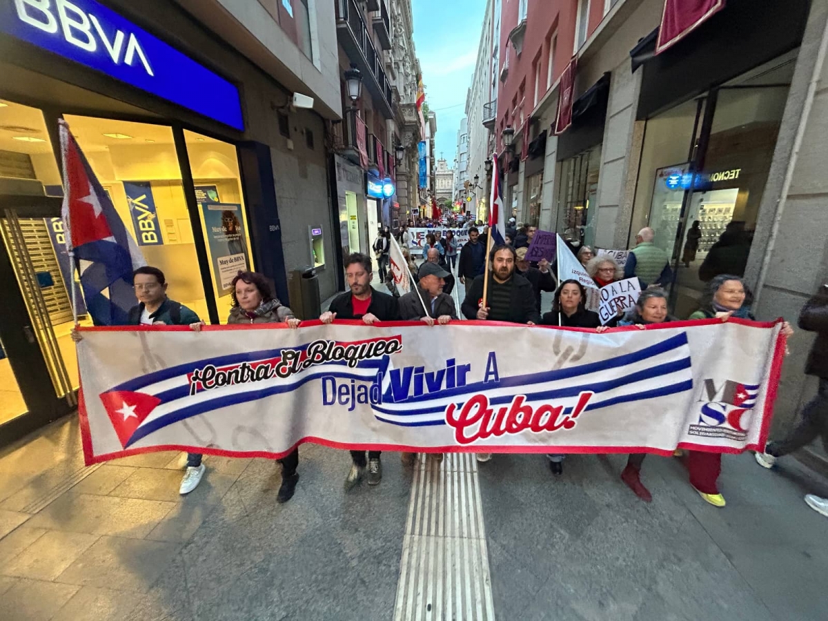 Más de un centenar de murcianos se echan a la calle en apoyo a Cuba y contra el bloqueo de Trump