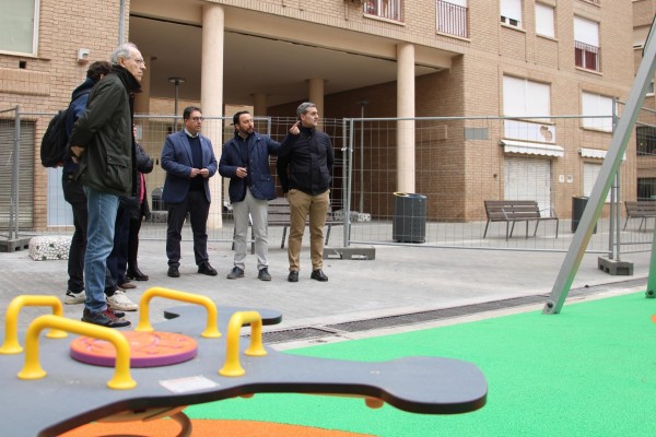 Castelló termina la reforma de la plaza Serra de l'Esparraguera: mejora los juegos y la accesibilidad