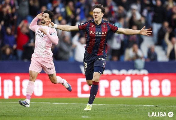 Las notas del Oviedo 4-2 Levante UD: Carlos Espí es el delantero de moda del fútbol español