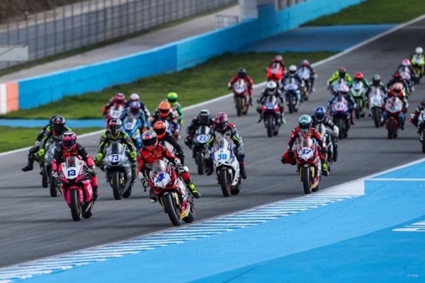 El valenciano Javier Palomera gana la primera carrera de Superbike en Jerez