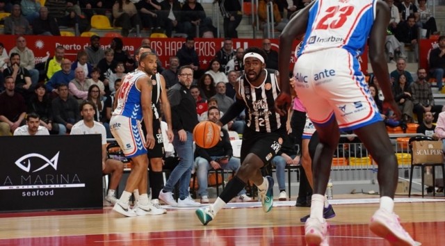 El Caesa Cartagena da un paso clave para salvarse con un 78-77 ante el HLA Alicante