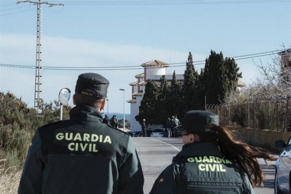 Torrevieja decreta dos días de luto oficial por el crimen de la menor de tres años