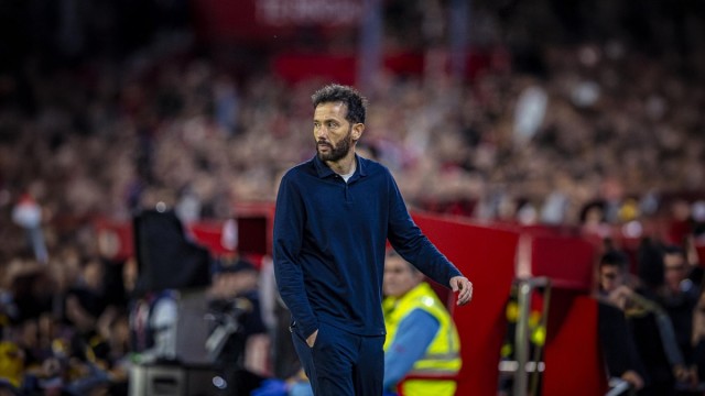Corberán llega a los 50 partidos ligueros con el Valencia con los mismos puntos que Baraja