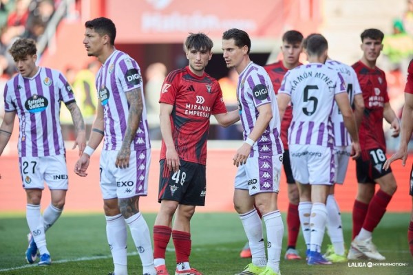 Cedidos Valencia CF: Sergi Canós, al borde de la zona de descenso con el Valladolid