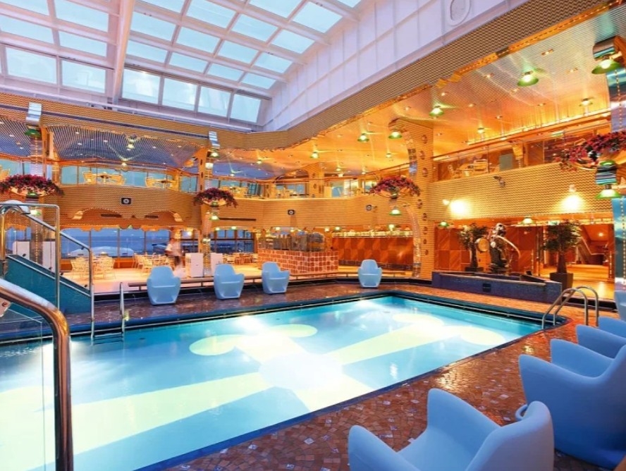 Una piscina interior del Costa Pacífica. - Foto: Costa Cruceros Una piscina interior del Costa Pacífica.
