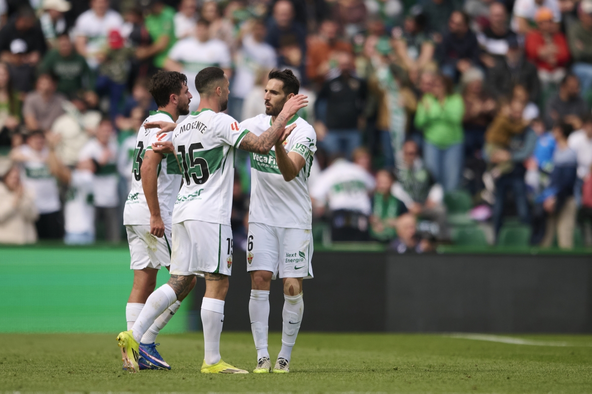 Chust, Bigas y Morent celebran el tanto del tercero - Foto: EP Chust, Bigas y Morent celebran el tanto del tercero