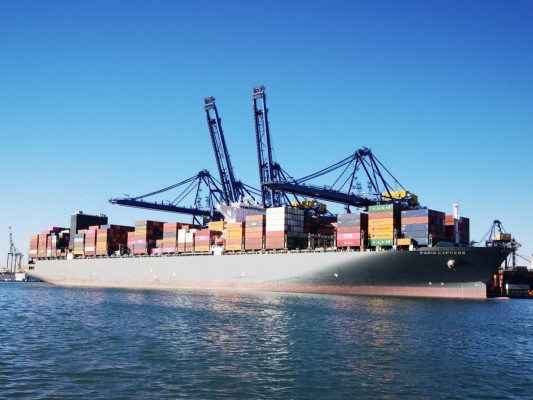 El déficit comercial baja en enero un 35,2%, hasta 4.010 millones, con caída de importaciones energéticas
