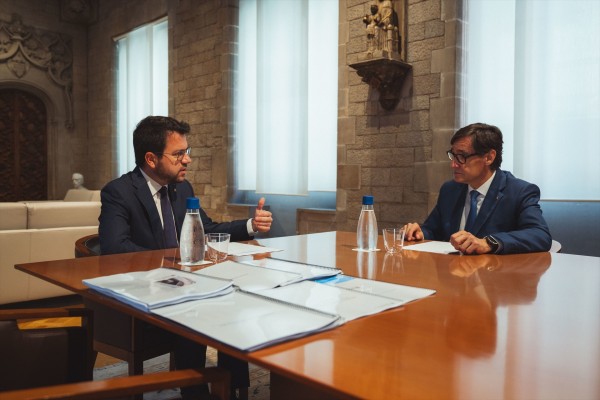 Illa y Aragonès abordan en el traspaso el escenario económico y las relaciones Generalitat-Estado
