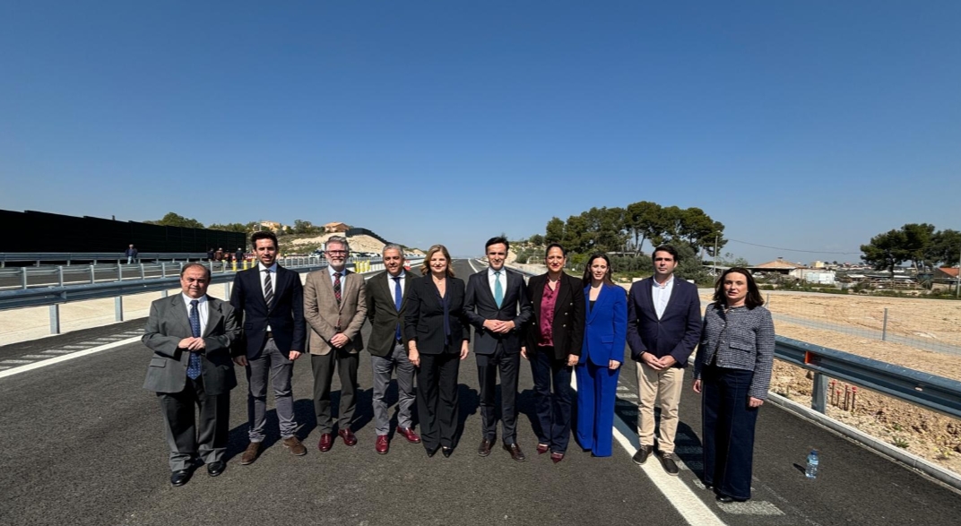 Alcaldes y cargos del PP en la Inauguración del último tramo del Arco Noroeste.