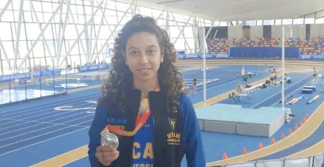 Fátima Hernández, plata y récord regional en los 3.000 metros del Nacional sub-20
