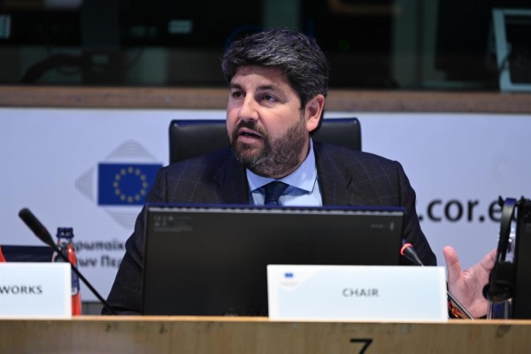 López Miras preside en Bruselas el grupo que busca aumentar la producción en defensa de la UE ante crisis de suministro