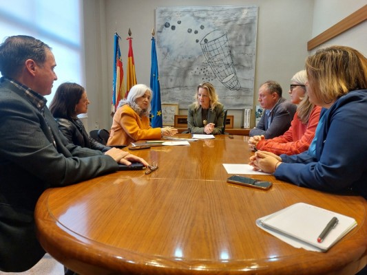 Xirivella firma un convenio con Naturgy para instalar placas solares en sus centros educativos