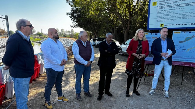 Murcia exporta su estrategia de renaturalización: expertos europeos visitan las obras del Meandro del Vivillo