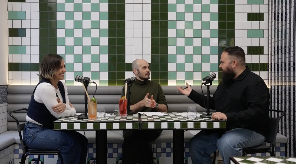 Nace ‘En la Barra’, un podcast de Guía Hedonista que celebra la cultura de los bares 