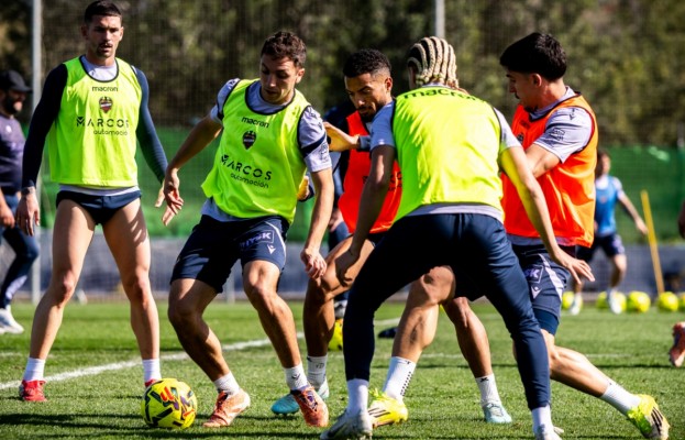 La plantilla del Levante vuelve al trabajo con diez ausencias