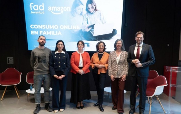 El 98% de las familias españolas supervisa las compras online de sus hijos e hijas adolescentes, según un estudio de Fad Juventud y Amazon