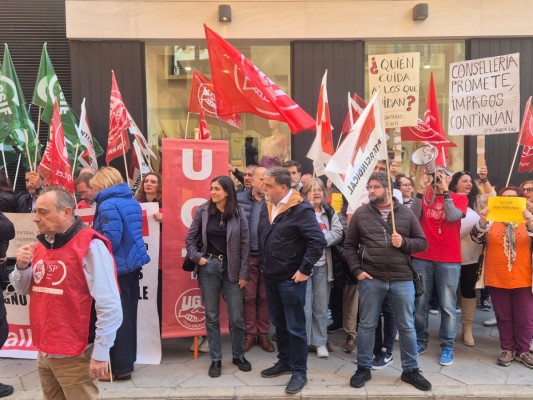 Villena se suma a la protesta por los impagos en Bienestar Social y reclama abrir el módulo de Peña Rubia