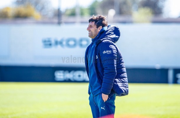 El Valencia CF destituye a Miguel Ángel Angulo