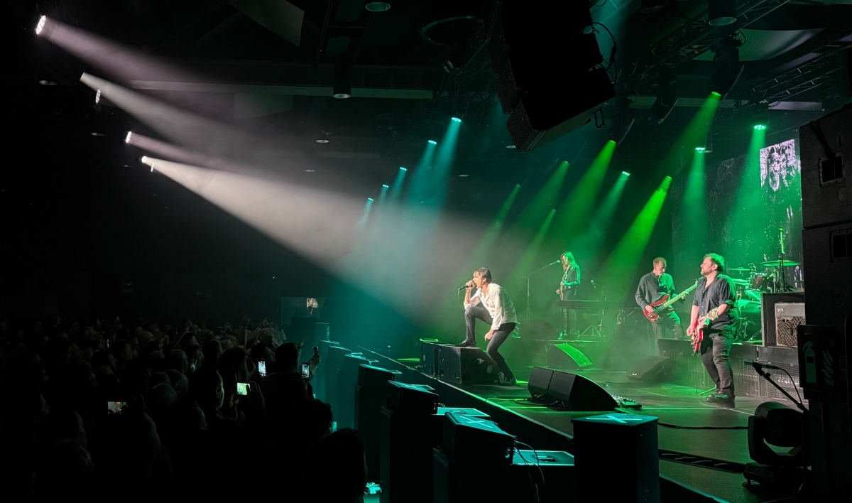 Suede toma al público como 