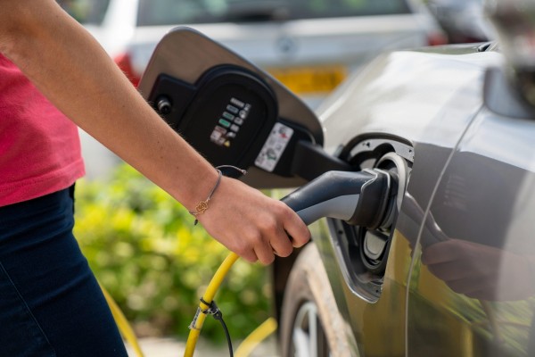 Benicàssim instala ocho puntos de recarga para vehículos eléctricos como parte del Plan de Sostenibilidad Turística