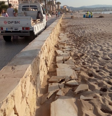 Destruyen de nuevo el muro de paseo marítimo de Muchavista, en El Campello