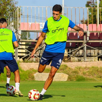 El UCAM CF ficha al central Miki Bosch y la Minera al ariete Arturo Rodríguez para la Segunda RFEF