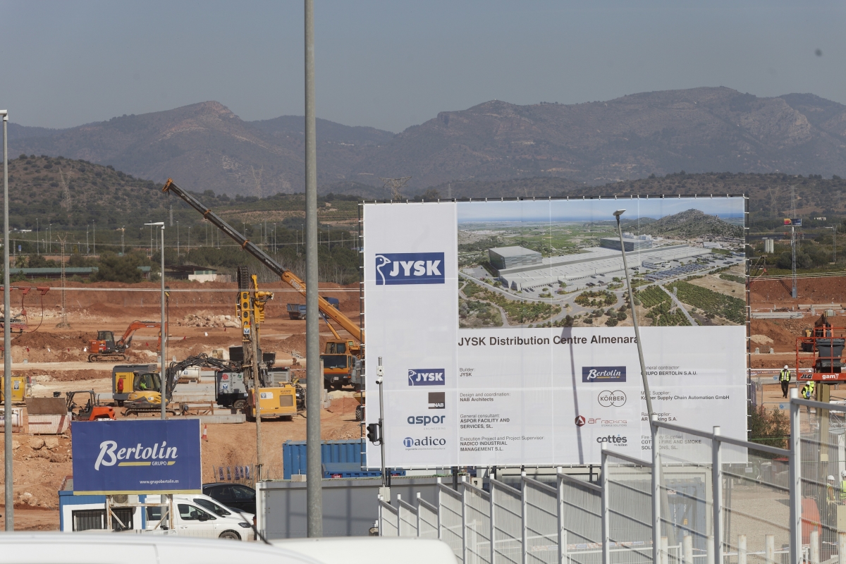 Acto de colocación de la primera piedra del centro logístico de JYSK en Almenara. - Fotos: ANTONIO PRADAS Acto de colocación de la primera piedra del centro logístico de JYSK en Almenara.