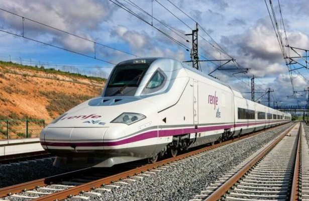 Los viajeros de tren de alta velocidad crecen un 22% en junio superando los 3,5 millones
