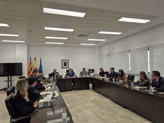 El TSJ aborda el refuerzos en la Audiencia y los juzgados de Novelda en su reunión en Alicante