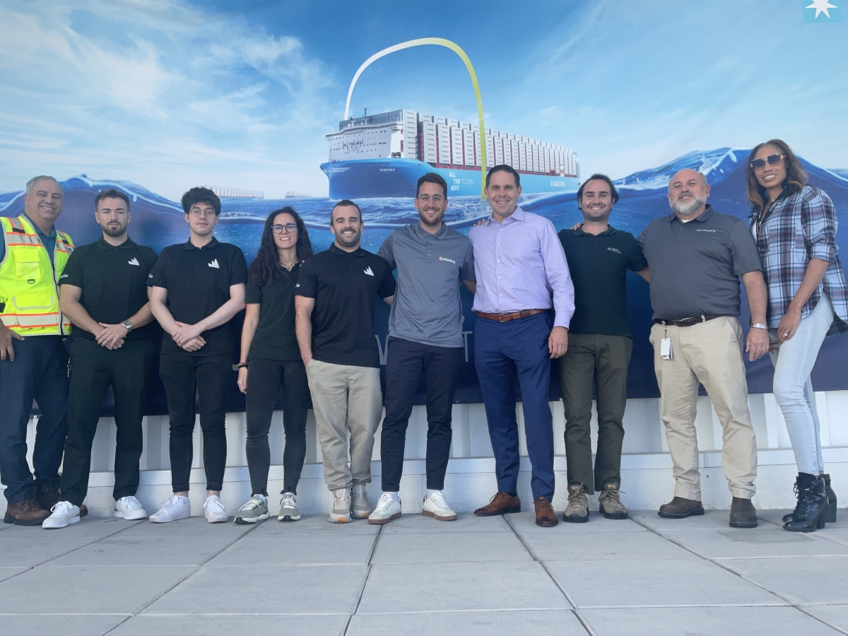 Los integrantes de Estudio Cactus junto a miembros de APM Terminals en Los Ángeles - Los integrantes de Estudio Cactus junto a miembros de APM Terminals en Los Ángeles