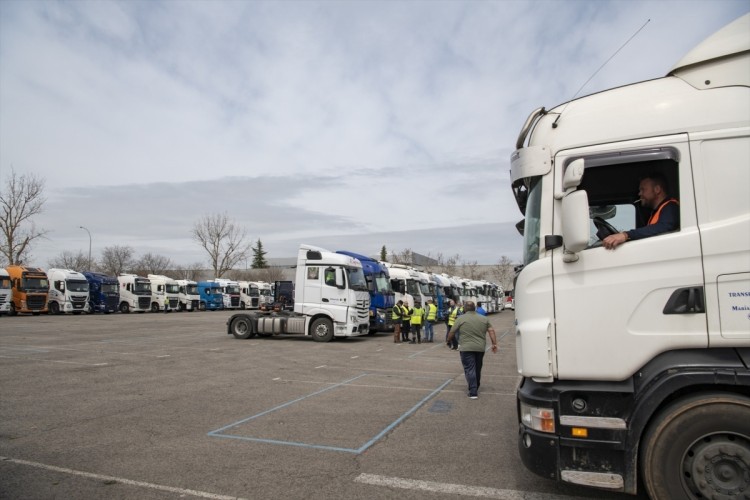 La subida del diésel sacude a los transportistas: cae la actividad, bajan los márgenes y las ayudas no llegan