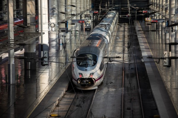 El Gobierno lanza la compra de 30 trenes de alta velocidad para Renfe por 1.362 millones de euros