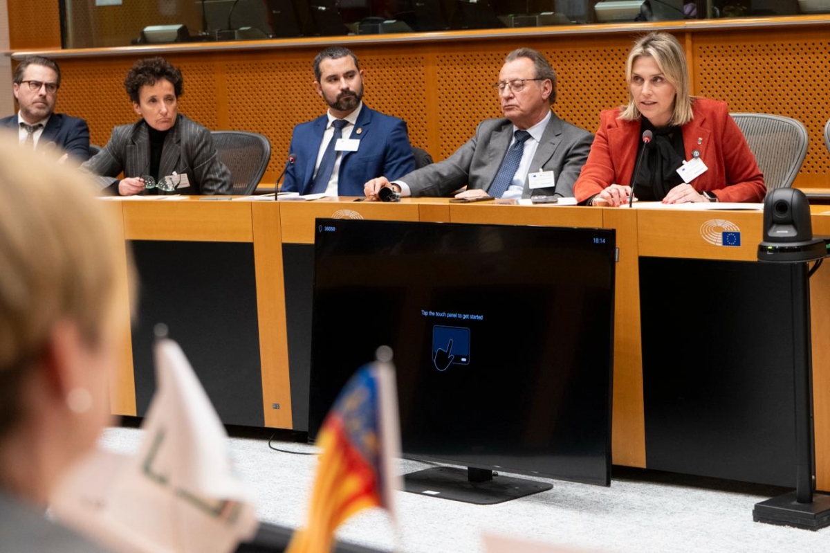 Frente común en defensa del azulejo: Consell, diputación, Onda, l'Alcora y el arco político arropan al sector en Bruselas