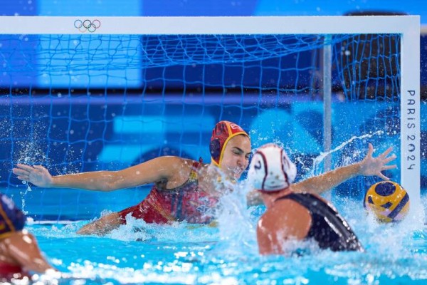 España se mete por penaltis en la final y asegura medalla en waterpolo femenino