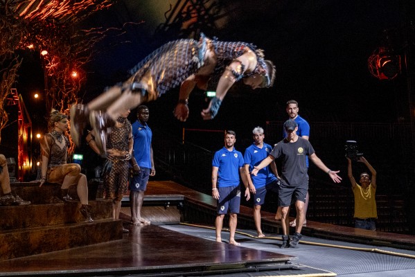 Los jugadores del Hércules cambian el fútbol por las acrobacias con el Circo del Sol

