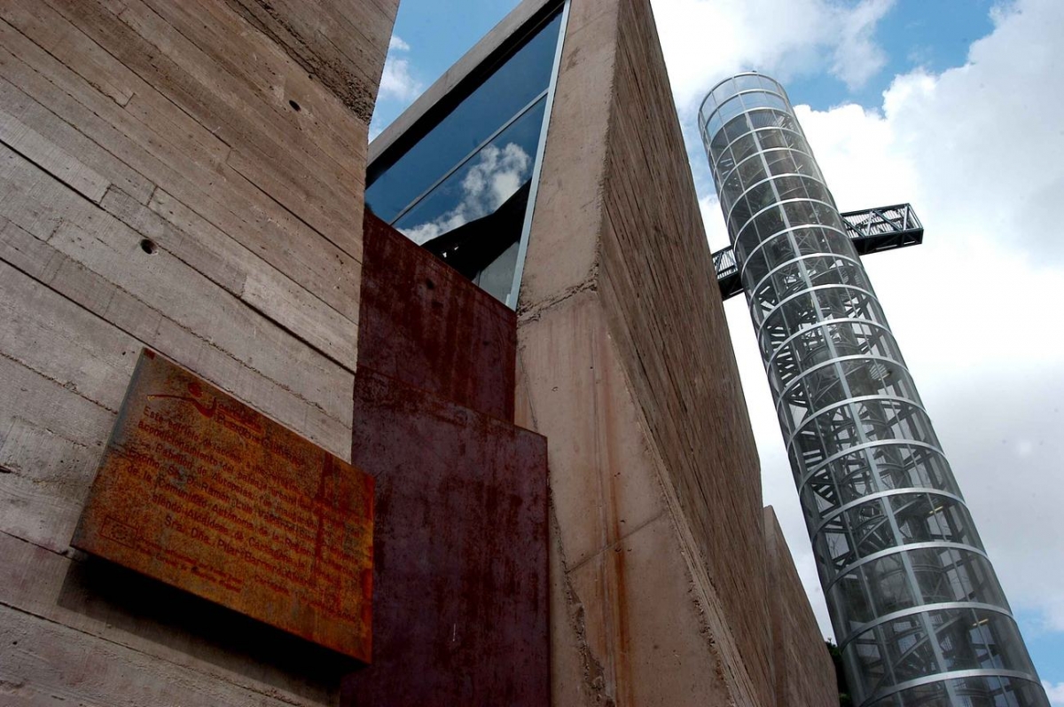 Cartagena renueva su ascensor panorámico tras dos décadas de desgaste frente al mar