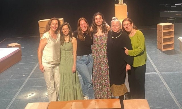 'Neuróticas Anónimas' exploran el postparto y la pérdida de una madre en el escenario del Centro Párraga de Murcia