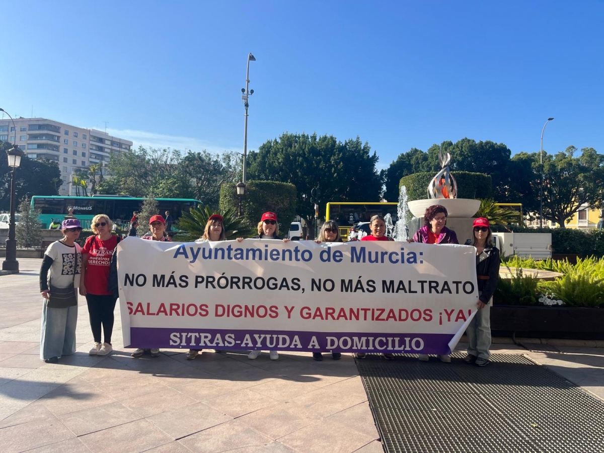 Las auxiliares de Ayuda a Domicilio vuelven a manifestarse ante el temor de una segunda prórroga