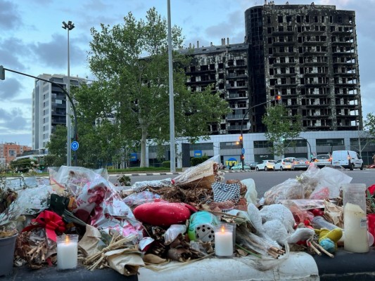 Los propietarios del edificio incendiado en Campanar piden que se reabra la investigación