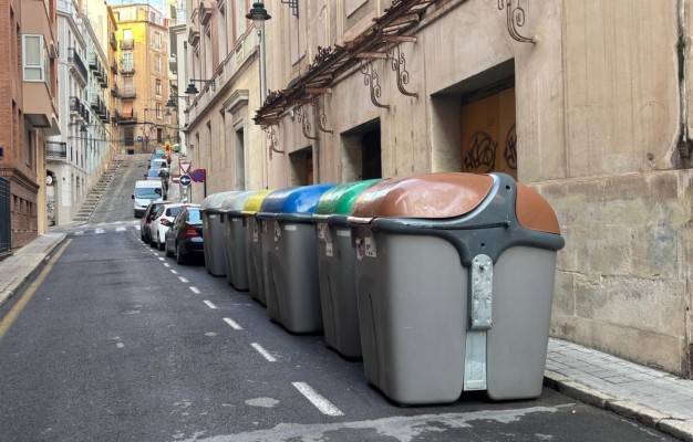 Alcoy reparte compost a los usuarios de la recogida de residuos orgánicos y busca incidir en la correcta separación