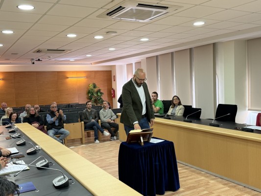 Vicente Ripoll toma posesión como nuevo concejal de La Nucía, asume Comercio