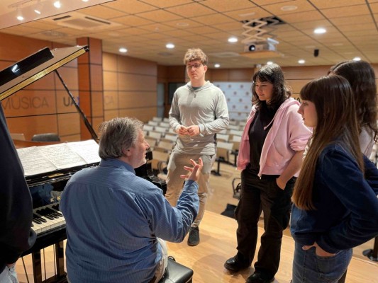 La Facultad de Música y Artes Escénicas de UAX celebra el Día Mundial del Piano con una OpenWeek y junto a las 