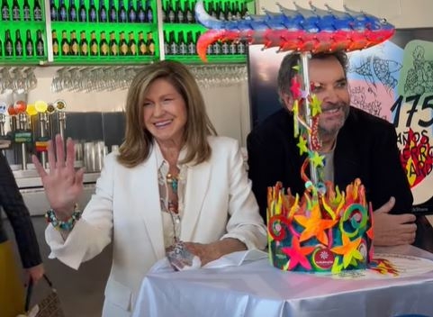 Una Sardina con mucho arte: los Muher conciben un colorista catafalco móvil y El Tipo Raro diseña una camiseta del Entierro